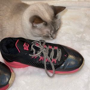 Used Jordan shoes size 7Y